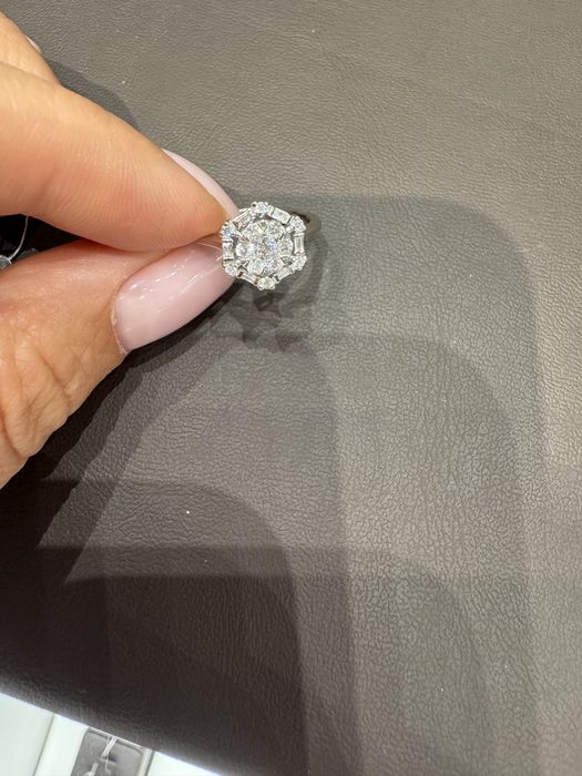 Золоте кольцо з діамантами