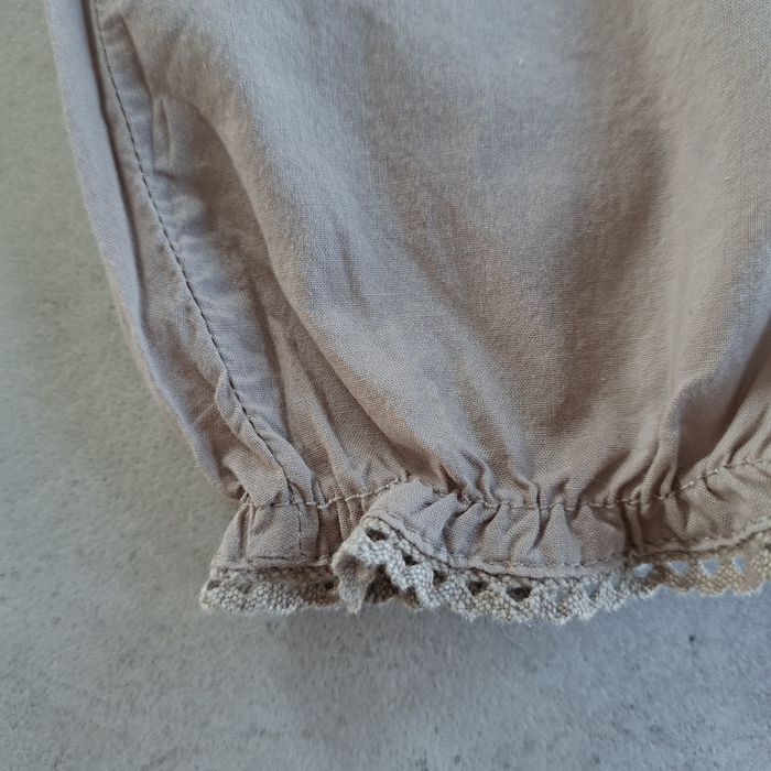 Spodenki z falbanką bloomersy Newbie KappAhl beżowe