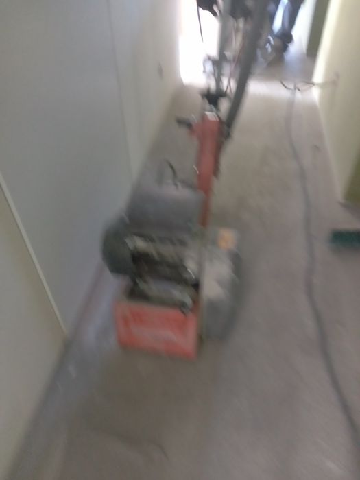 Usuwanie subitu, kleju , lepiku , żywicy . Szlifowanie posadzek