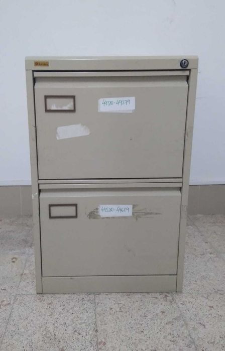 Arquivo metálico com gavetas