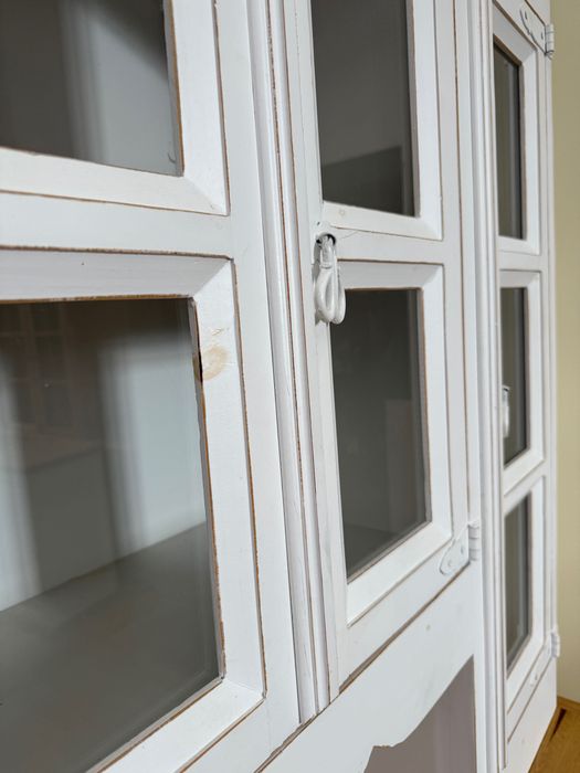 Bufet kredens witryna biały pini drewniany masywny solidny vintage farmhouse rustykalna wiejski
