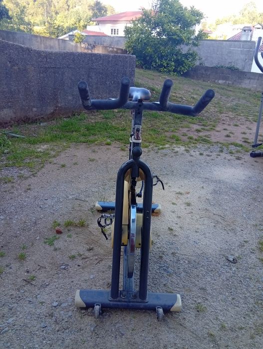 bicicleta spinning e elítica (conjunto).