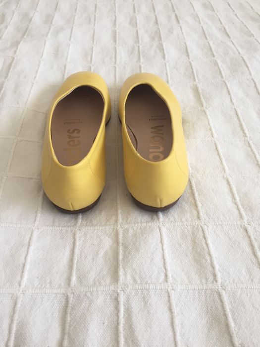 Sapatos, sapatilhas, botas.