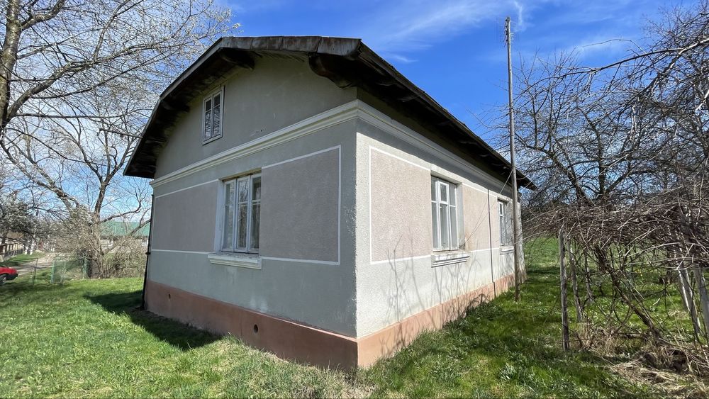 Продається цегляний будинок з комунікаціями