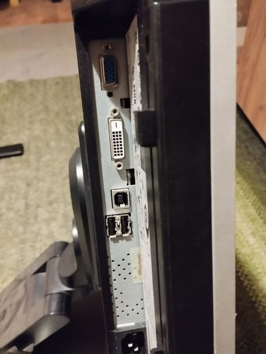 Монітор hp з поворотною підставкою