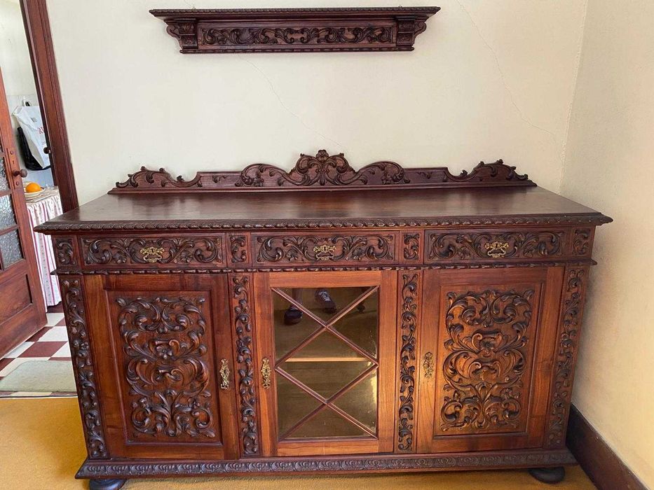 Conjunto de Sala de Jantar Antigo Anos 20 – Madeira Maciça ( Castanheiro)