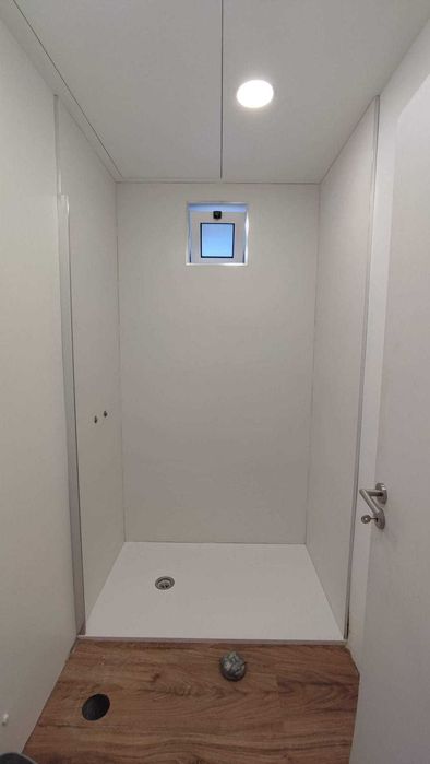 Loja para arrendamento em frente à Internacional Sharing School