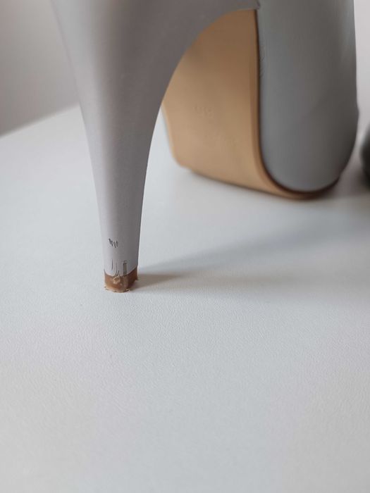 Buty na obcasie srebrne
