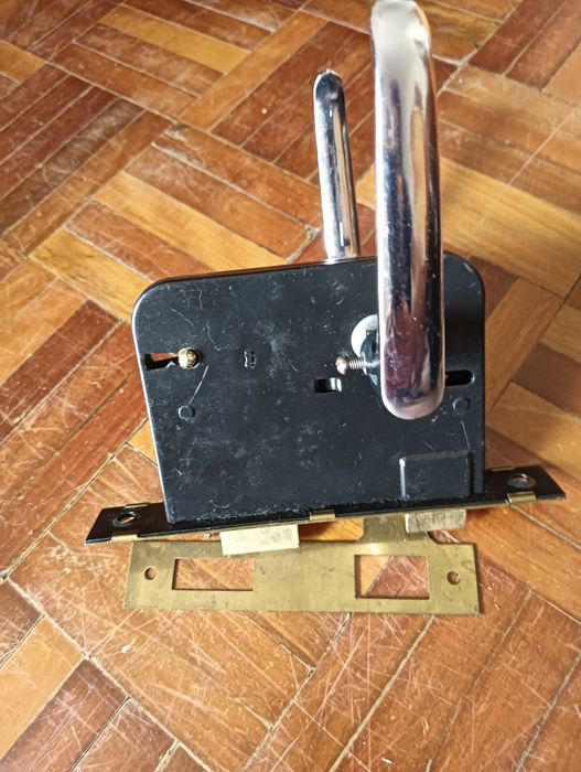 Fechadura de quarto (só tem uma chave) NOVA!*