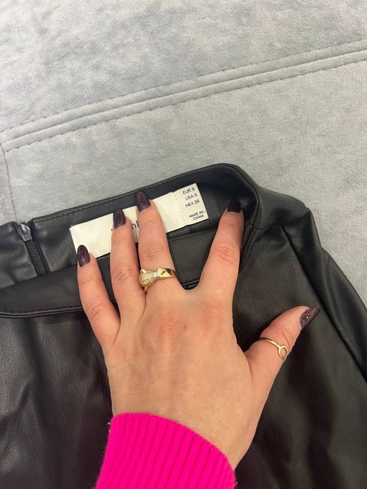 Юбка шкірозамінник.