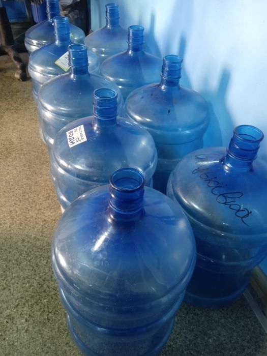 Бутлі 18,9л. Не клеєні. 150 грн за. бутиль.