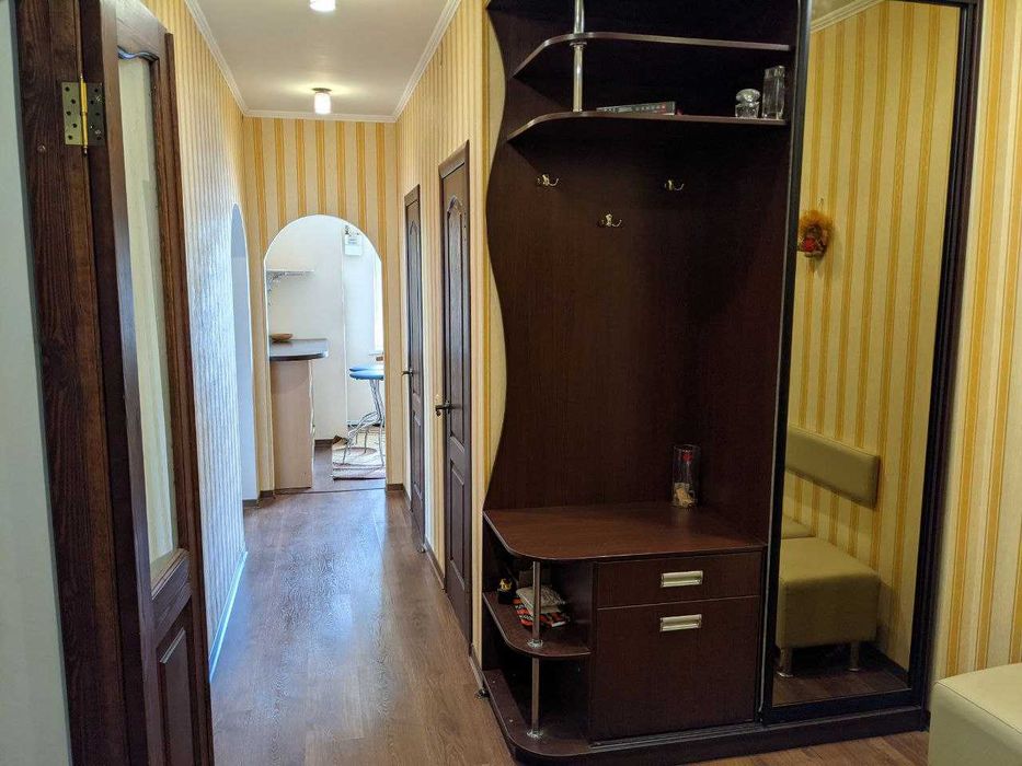 З комнатная квартира с ремонтом и мебелью