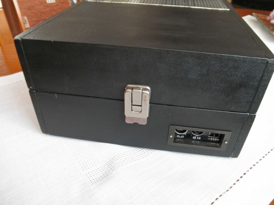 Gramofon UNITRA WG 550 . Dwie wkładki.