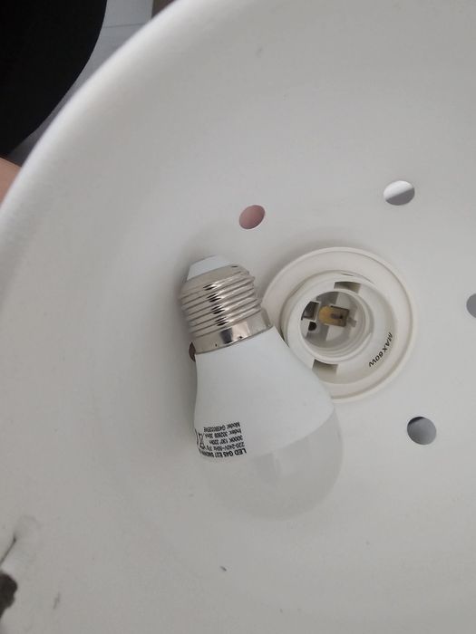 Bialy kinkiet  metal plus szkło