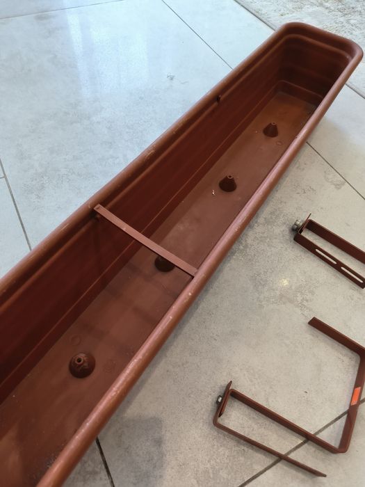 Doniczka balkonowa z uchwytami metalowymi komplet