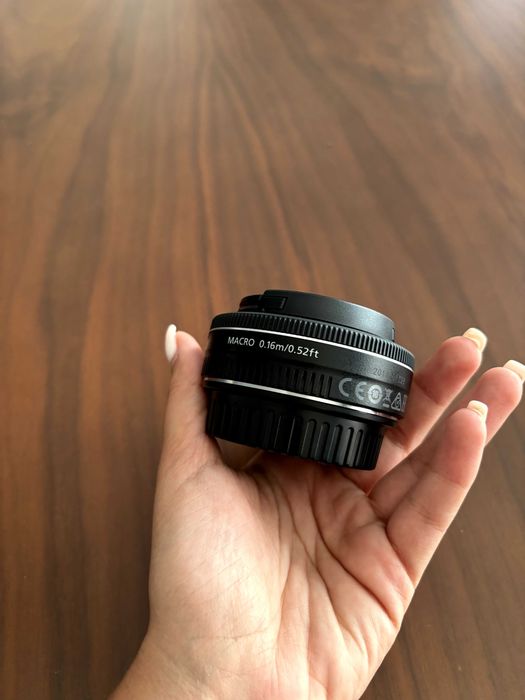 Objetiva Canon EF-S 24mm f/2.8 STM
