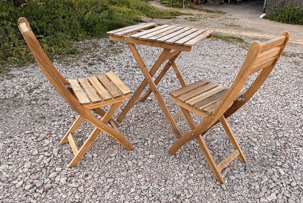 Conjunto mesa e cadeiras