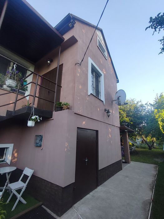 Продаж будинку 196 кв.м. (25 соток, гараж)