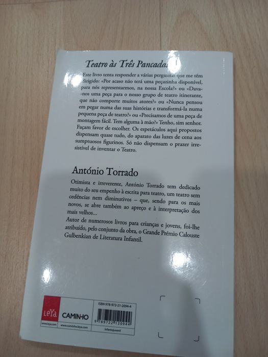 Livro "O Teatro ãs Três Pancadas"