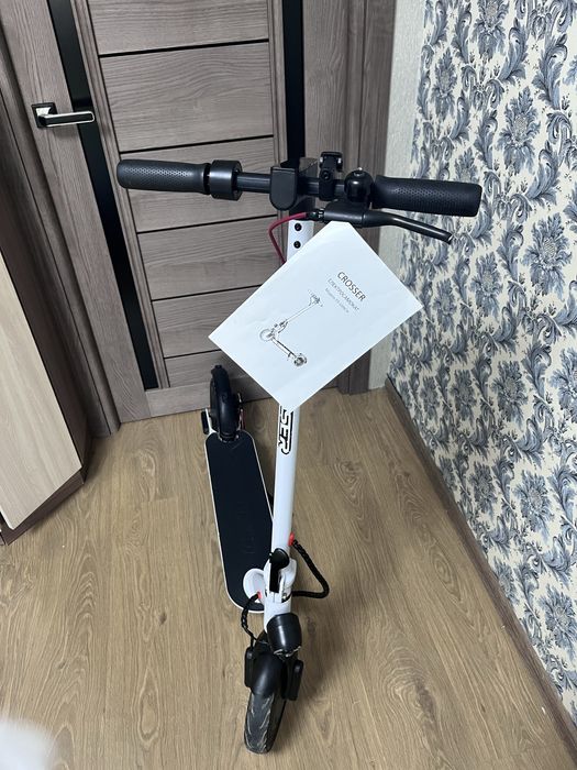 Терміново продам електросамокат CROSSER E9