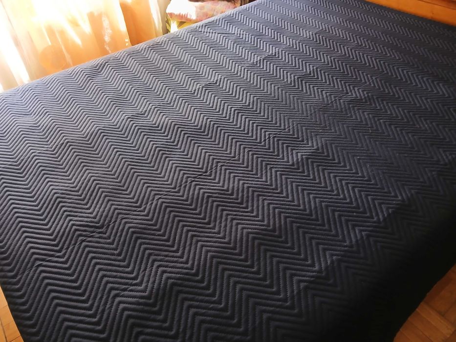 Colcha para cama de casal em poliester (200cm por 250cm)