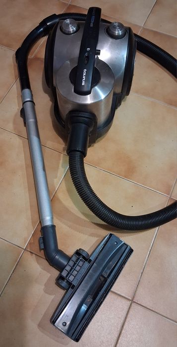 Aspirador Taurus em inox com boa sucção