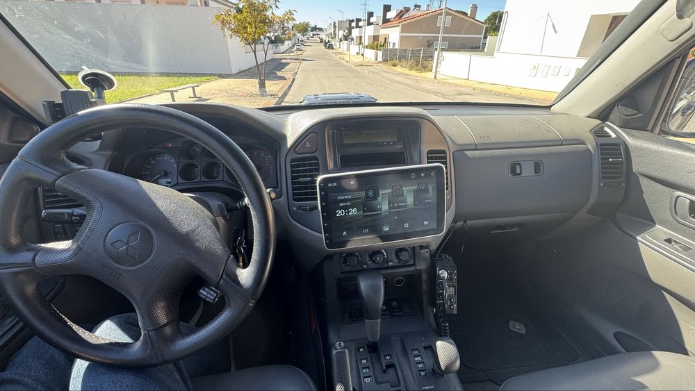 Vendo Mitsubishi Pajero 3.2 DI-D de 3 portas, caixa automática, Dez2000