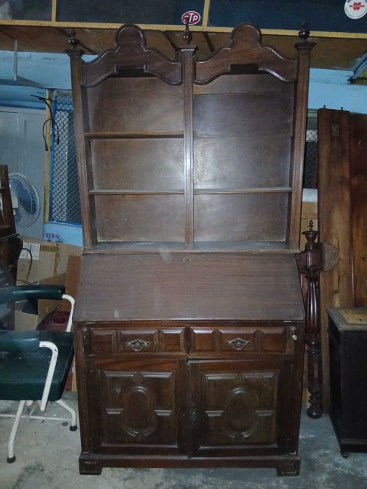 Escrivaninha com alçado