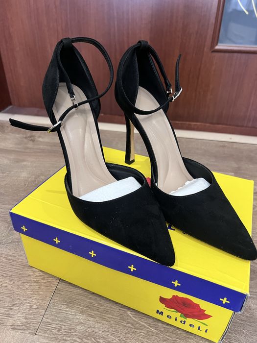 Туфлі зашеві, шпилька