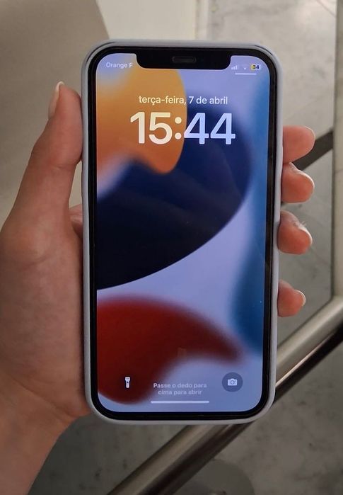 iPhone 12, excelente estado