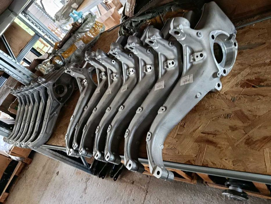 Цапфа \ Поворотній кулак tesla MY \ M3