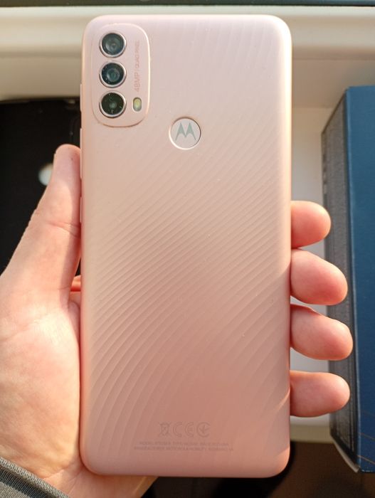 Телефон Motorola E40.