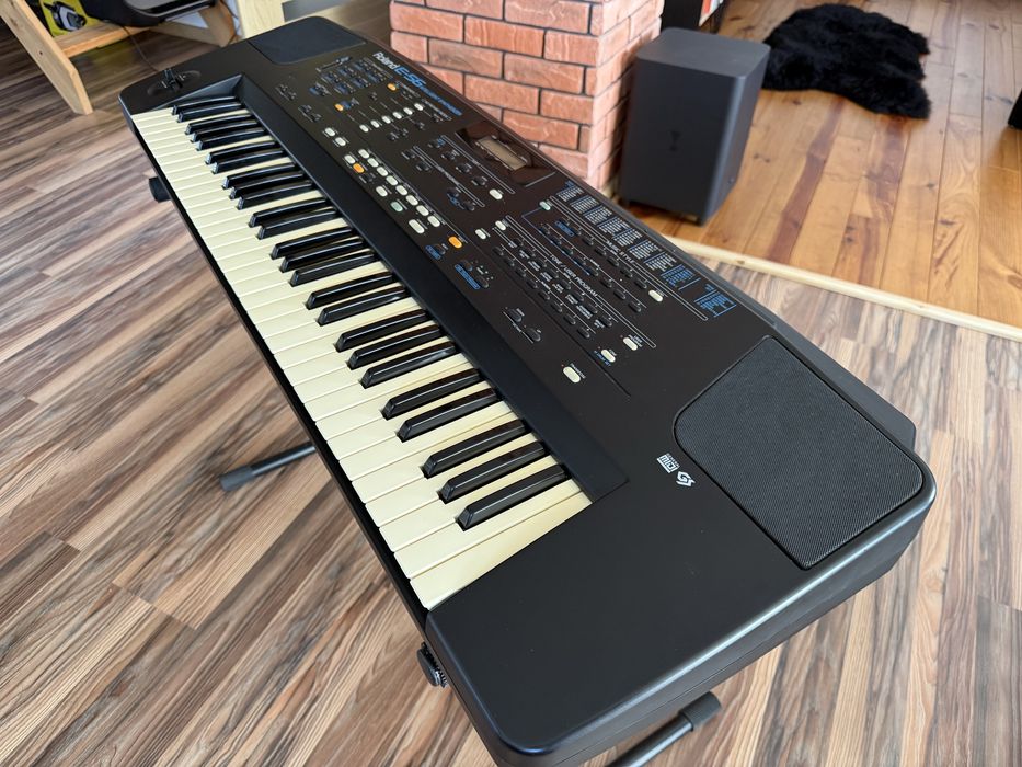 Keyboard Roland e-56