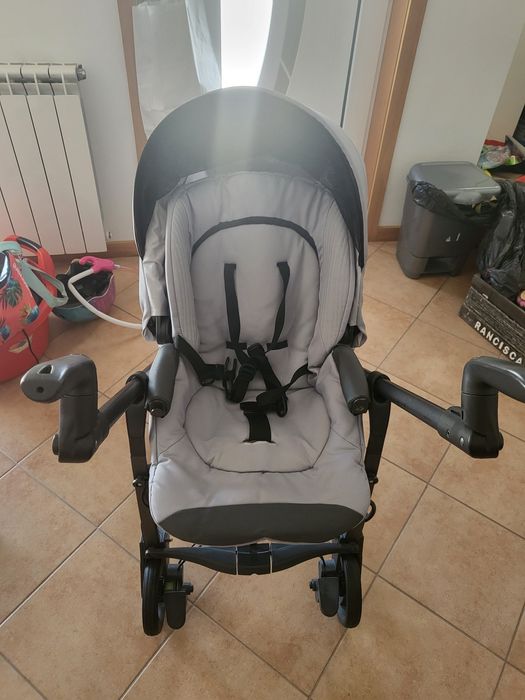 Carrinho bebé ChiccoTrio Love e alcofa