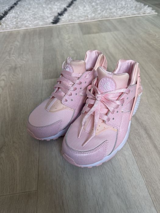 Кросівки  NIKE Huarache run 37