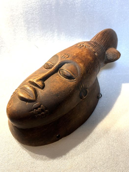 Fantásticas máscaras africanas “Baule” vintage em madeira  esculpidas à mão  - preço de cada 98,00 €
