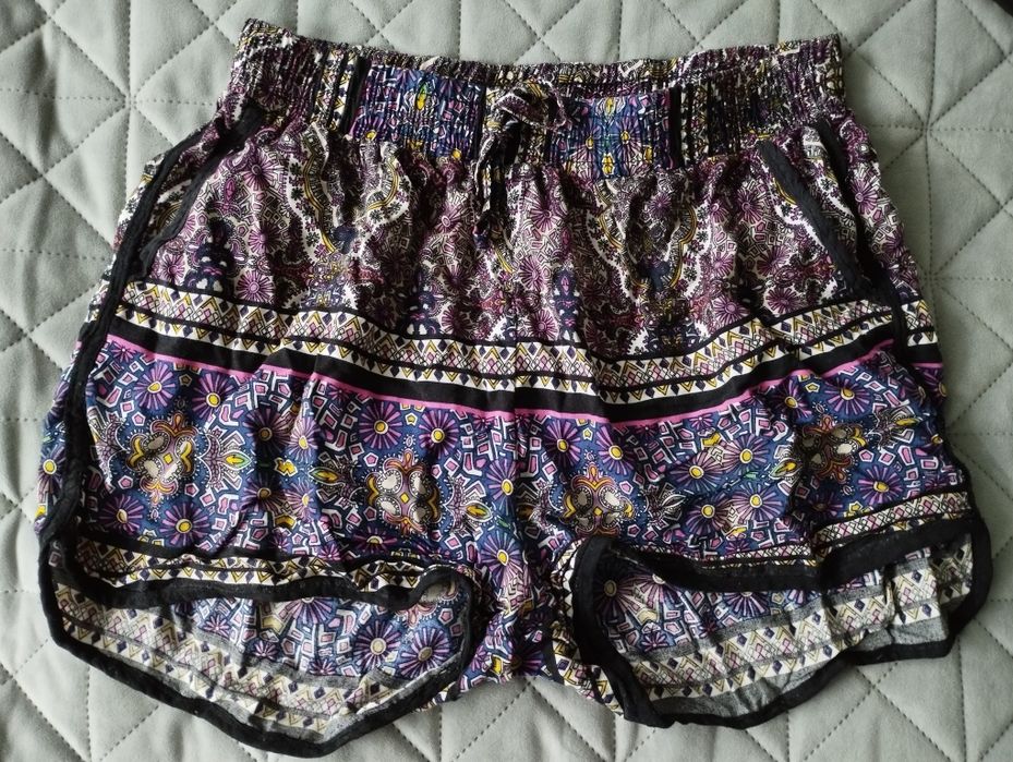 Lekkie zwiewne spodenki