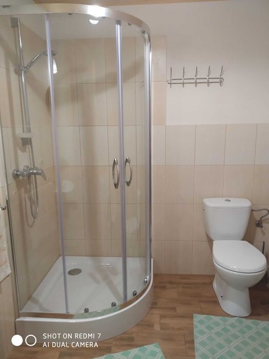 Domki letniskowe z kominkiem, jacuzzi i sauną.