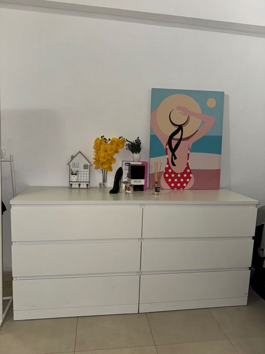 Cómoda com 6 gavetas em ótimo estado