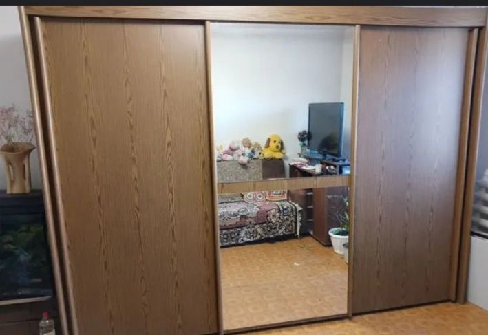 Шкаф купе с зеркалом