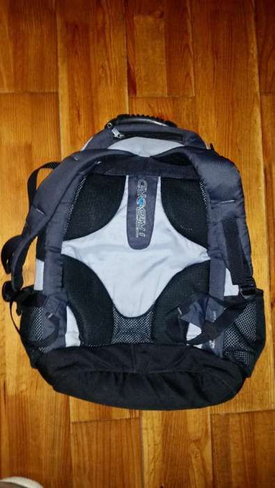 Mochila DECATHLON preta/cinza/amarelo