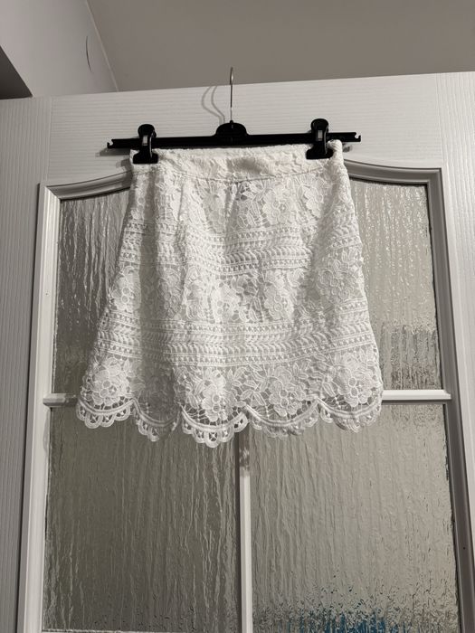 Koronkowa biała spódnica