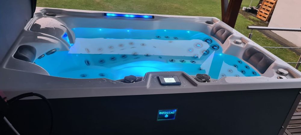 JACUZZI Wanna ogrodowa z hydromasażem Infinitas MB300 GERMANY - 15999€