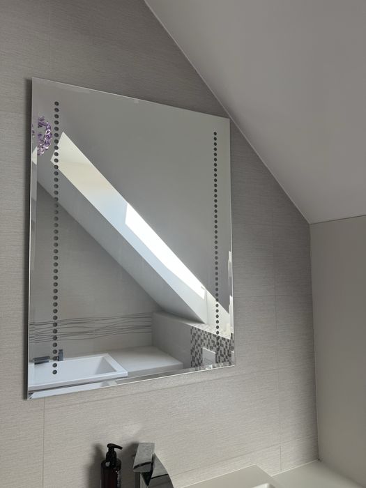 Lustro z oswietleniem led