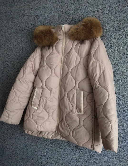 Тепла зимова куртка з капюшоном та хутром, зручна куртка