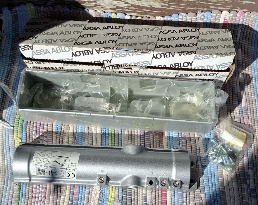 Fecho mola de porta DC240 DC340 ASSA ABLOY