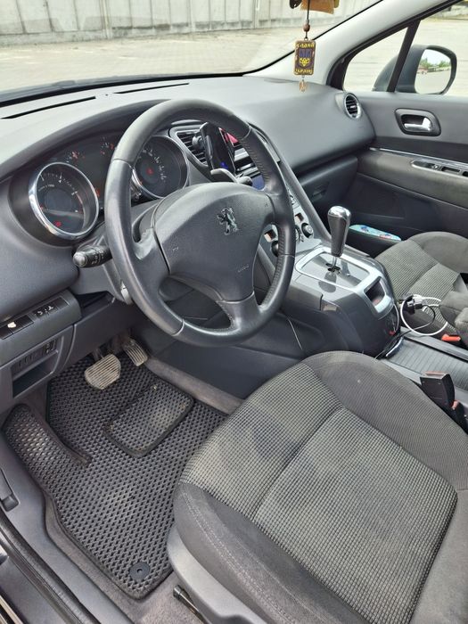 PEUGEOT 5008 продам