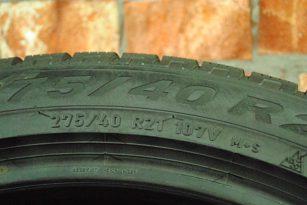 Pirelli 275/40-305/35 R21 Різно широкі