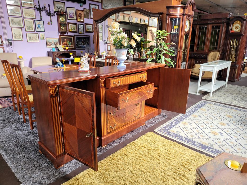 Excelente aparador em madeira maciça - óptimo estado geral