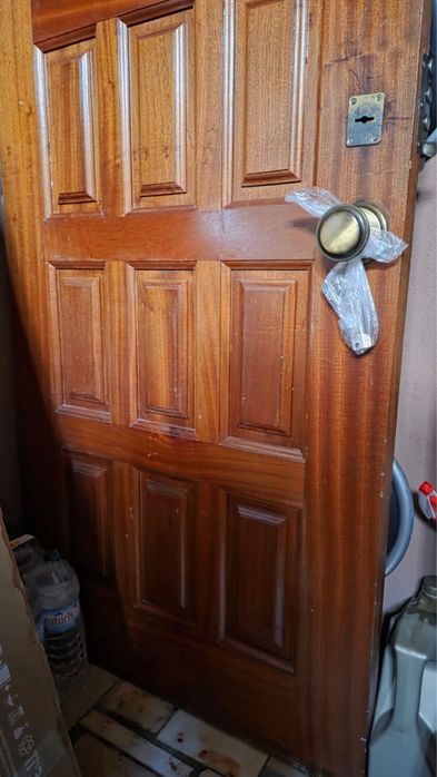 Porta de Entrada Reforçada com 4 Trincos